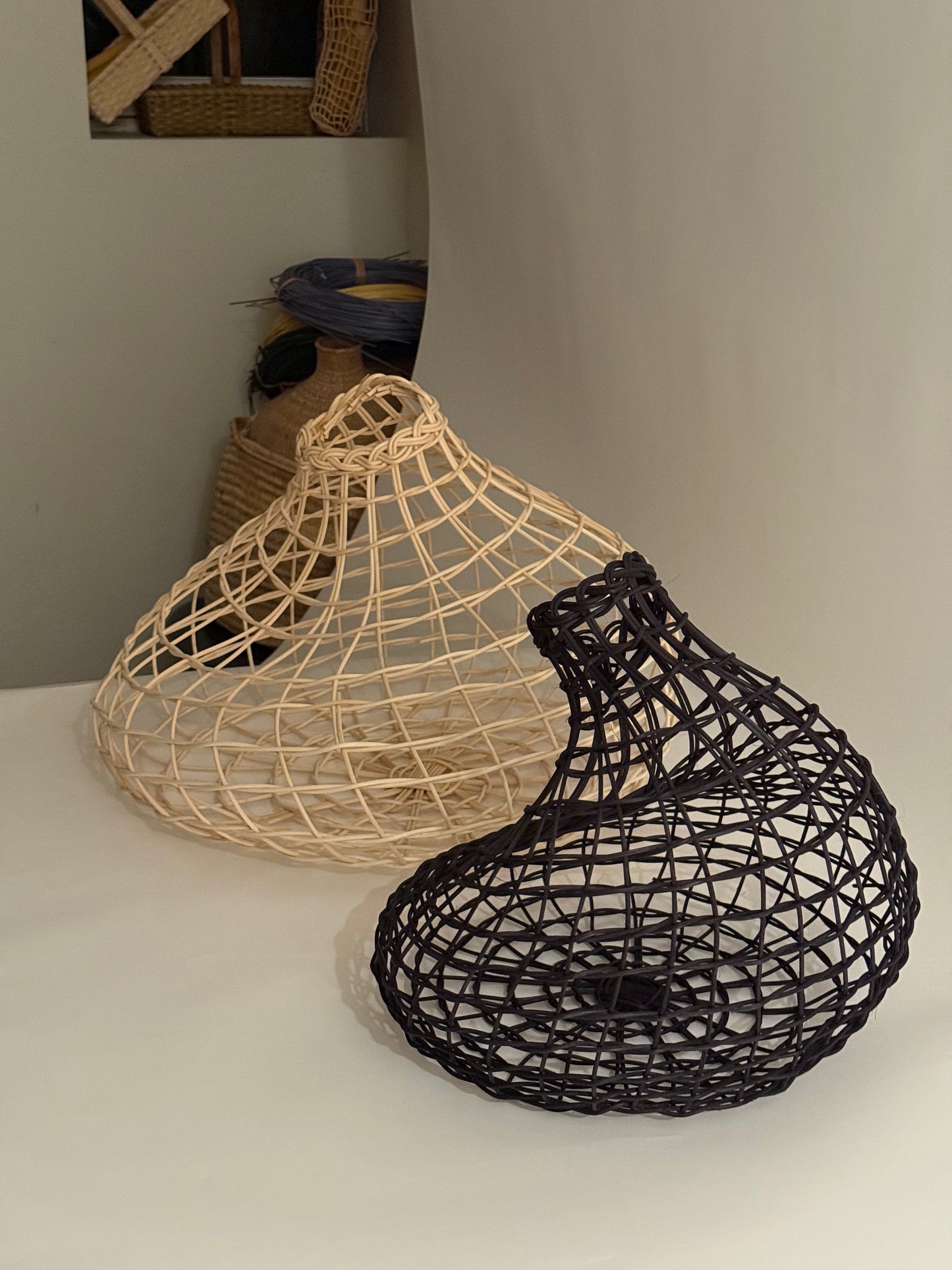Décolletage Open Weave Basket